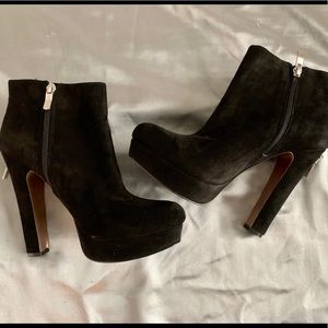 Sexy BCBG Generation Joesana booties in size 9!